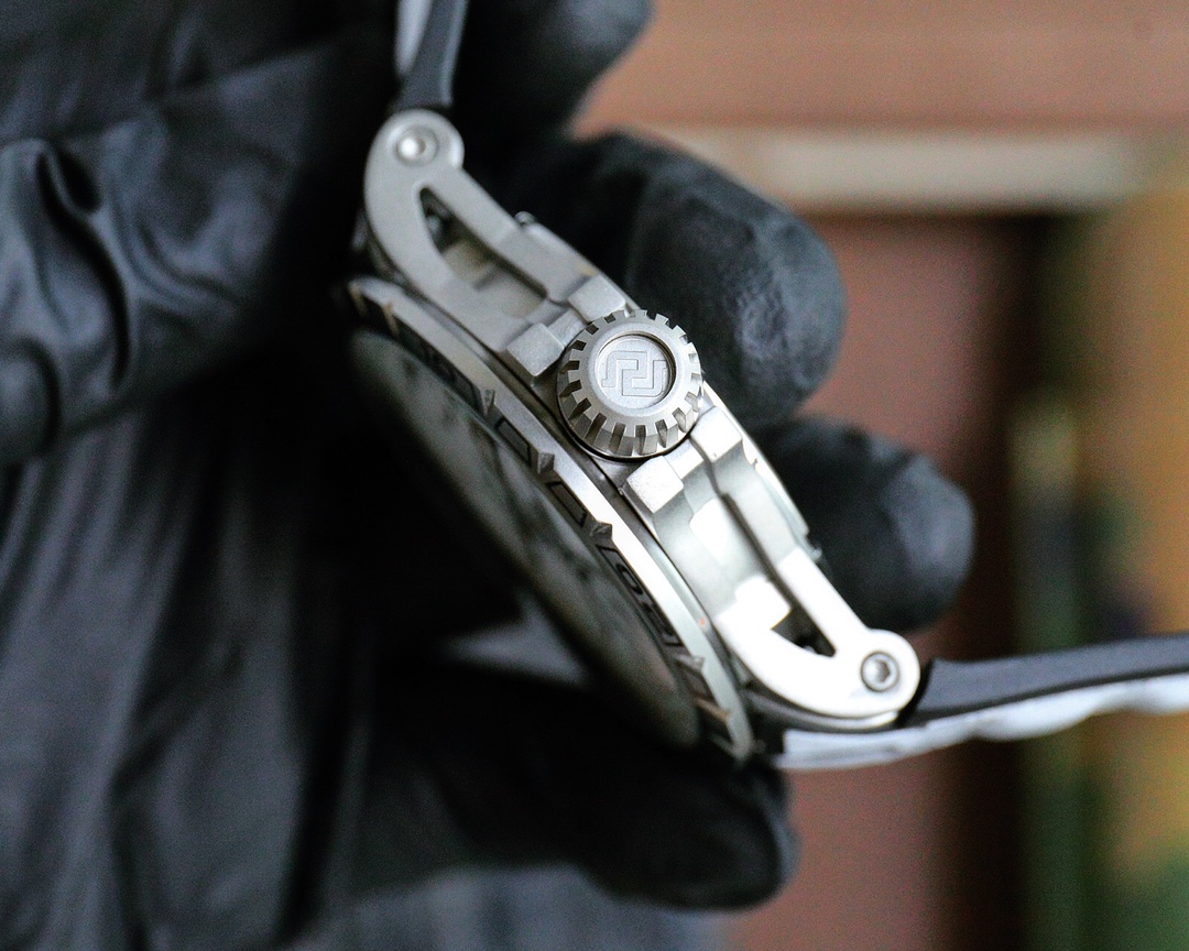 Roger DUBUIS 234